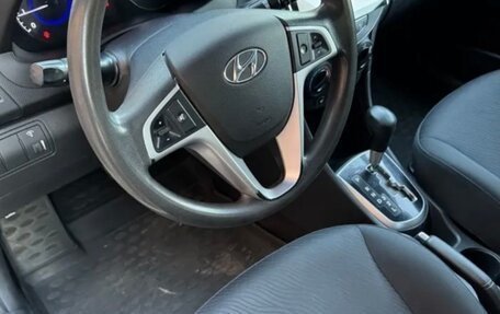 Hyundai Solaris II рестайлинг, 2011 год, 750 000 рублей, 3 фотография
