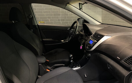 Hyundai Solaris II рестайлинг, 2011 год, 735 000 рублей, 10 фотография