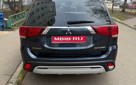 Mitsubishi Outlander III рестайлинг 3, 2018 год, 2 100 000 рублей, 1 фотография