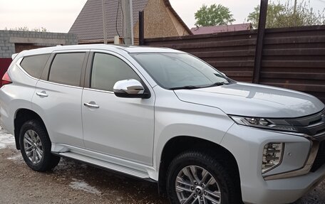 Mitsubishi Pajero Sport III рестайлинг, 2020 год, 4 350 000 рублей, 2 фотография