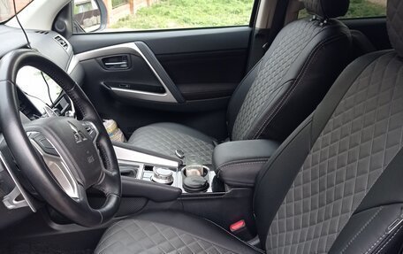 Mitsubishi Pajero Sport III рестайлинг, 2020 год, 4 350 000 рублей, 6 фотография