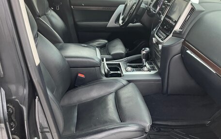 Toyota Land Cruiser 200, 2018 год, 5 750 000 рублей, 12 фотография