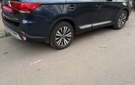 Mitsubishi Outlander III рестайлинг 3, 2018 год, 2 100 000 рублей, 6 фотография