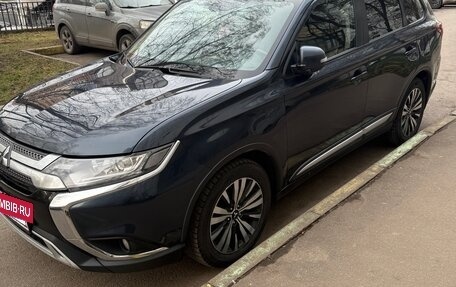 Mitsubishi Outlander III рестайлинг 3, 2018 год, 2 100 000 рублей, 7 фотография