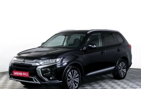 Mitsubishi Outlander III рестайлинг 3, 2018 год, 1 890 000 рублей, 1 фотография