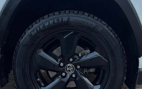 Toyota RAV4, 2021 год, 3 980 000 рублей, 10 фотография