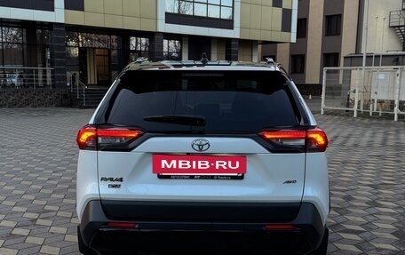 Toyota RAV4, 2021 год, 3 980 000 рублей, 7 фотография