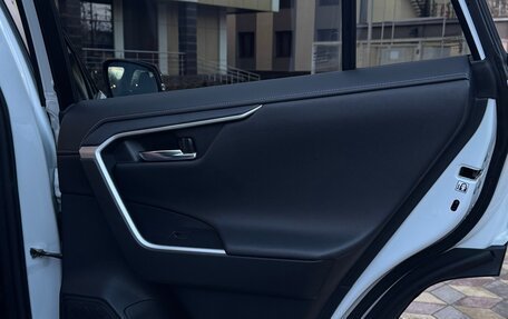 Toyota RAV4, 2021 год, 3 980 000 рублей, 16 фотография