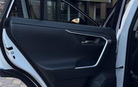 Toyota RAV4, 2021 год, 3 980 000 рублей, 17 фотография