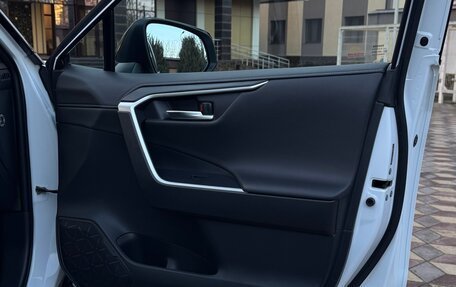 Toyota RAV4, 2021 год, 3 980 000 рублей, 19 фотография