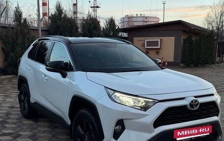 Toyota RAV4, 2021 год, 3 980 000 рублей, 3 фотография