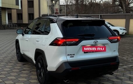 Toyota RAV4, 2021 год, 3 980 000 рублей, 8 фотография