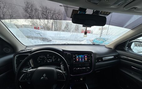 Mitsubishi Outlander III рестайлинг 3, 2017 год, 2 500 000 рублей, 3 фотография