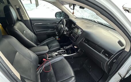 Mitsubishi Outlander III рестайлинг 3, 2017 год, 2 500 000 рублей, 6 фотография