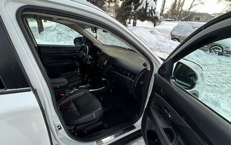 Mitsubishi Outlander III рестайлинг 3, 2017 год, 2 500 000 рублей, 7 фотография