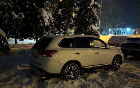 Mitsubishi Outlander III рестайлинг 3, 2017 год, 2 500 000 рублей, 14 фотография