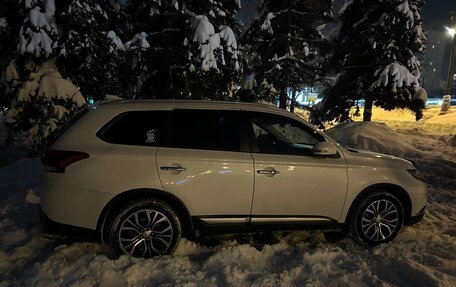 Mitsubishi Outlander III рестайлинг 3, 2017 год, 2 500 000 рублей, 15 фотография