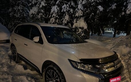 Mitsubishi Outlander III рестайлинг 3, 2017 год, 2 500 000 рублей, 11 фотография