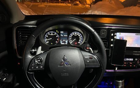 Mitsubishi Outlander III рестайлинг 3, 2017 год, 2 500 000 рублей, 25 фотография