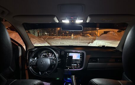 Mitsubishi Outlander III рестайлинг 3, 2017 год, 2 500 000 рублей, 29 фотография