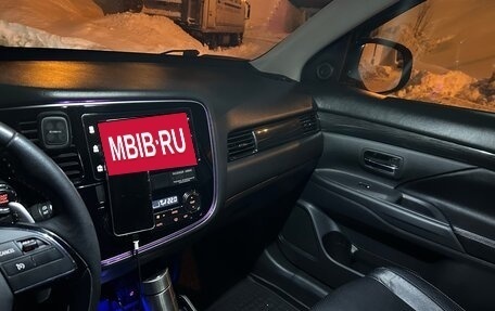 Mitsubishi Outlander III рестайлинг 3, 2017 год, 2 500 000 рублей, 24 фотография