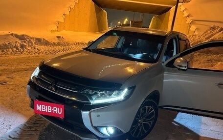 Mitsubishi Outlander III рестайлинг 3, 2017 год, 2 500 000 рублей, 27 фотография