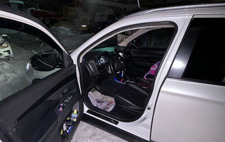 Mitsubishi Outlander III рестайлинг 3, 2017 год, 2 500 000 рублей, 37 фотография