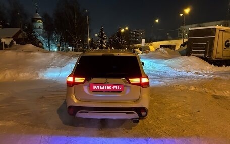 Mitsubishi Outlander III рестайлинг 3, 2017 год, 2 500 000 рублей, 32 фотография