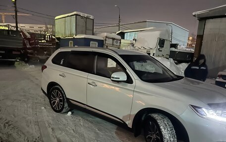 Mitsubishi Outlander III рестайлинг 3, 2017 год, 2 500 000 рублей, 38 фотография