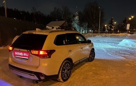 Mitsubishi Outlander III рестайлинг 3, 2017 год, 2 500 000 рублей, 31 фотография
