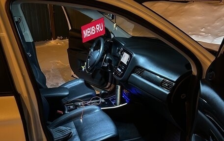 Mitsubishi Outlander III рестайлинг 3, 2017 год, 2 500 000 рублей, 30 фотография