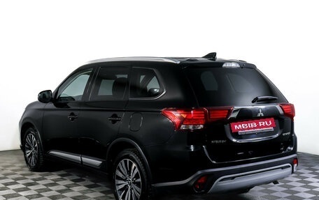 Mitsubishi Outlander III рестайлинг 3, 2018 год, 1 890 000 рублей, 7 фотография