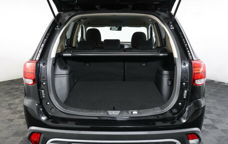 Mitsubishi Outlander III рестайлинг 3, 2018 год, 1 890 000 рублей, 10 фотография