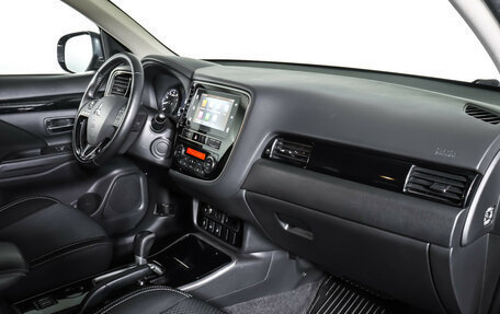 Mitsubishi Outlander III рестайлинг 3, 2018 год, 1 890 000 рублей, 11 фотография