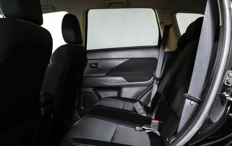 Mitsubishi Outlander III рестайлинг 3, 2018 год, 1 890 000 рублей, 12 фотография