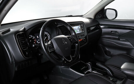 Mitsubishi Outlander III рестайлинг 3, 2018 год, 1 890 000 рублей, 15 фотография