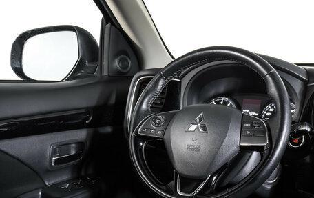 Mitsubishi Outlander III рестайлинг 3, 2018 год, 1 890 000 рублей, 17 фотография