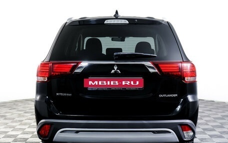 Mitsubishi Outlander III рестайлинг 3, 2018 год, 1 890 000 рублей, 6 фотография