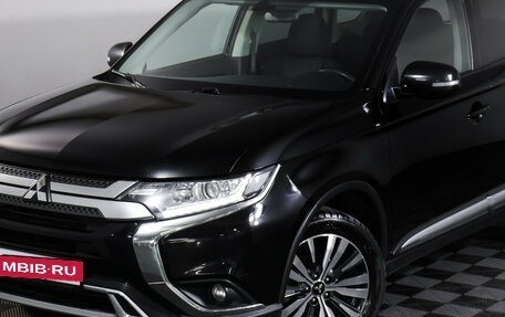Mitsubishi Outlander III рестайлинг 3, 2018 год, 1 890 000 рублей, 25 фотография