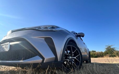 Toyota C-HR I рестайлинг, 2020 год, 2 000 000 рублей, 3 фотография