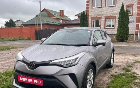 Toyota C-HR I рестайлинг, 2020 год, 2 000 000 рублей, 10 фотография