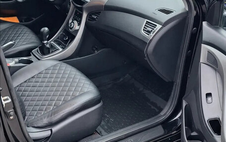 Hyundai Elantra V, 2012 год, 620 000 рублей, 2 фотография