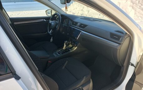 Skoda Superb III рестайлинг, 2018 год, 1 800 000 рублей, 13 фотография