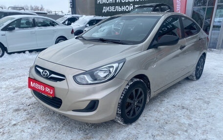 Hyundai Solaris II рестайлинг, 2011 год, 700 000 рублей, 3 фотография