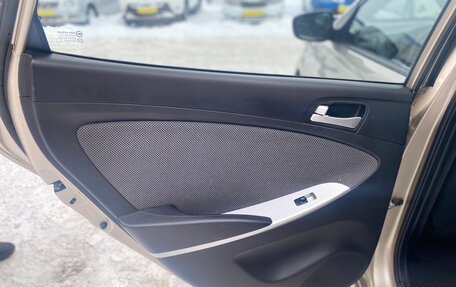 Hyundai Solaris II рестайлинг, 2011 год, 700 000 рублей, 15 фотография