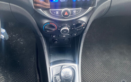 Hyundai Solaris II рестайлинг, 2011 год, 700 000 рублей, 14 фотография