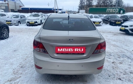 Hyundai Solaris II рестайлинг, 2011 год, 700 000 рублей, 5 фотография