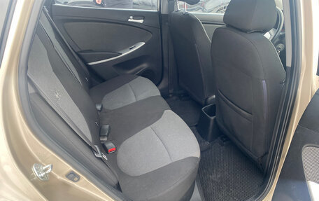 Hyundai Solaris II рестайлинг, 2011 год, 700 000 рублей, 17 фотография