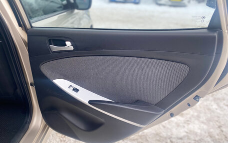 Hyundai Solaris II рестайлинг, 2011 год, 700 000 рублей, 18 фотография