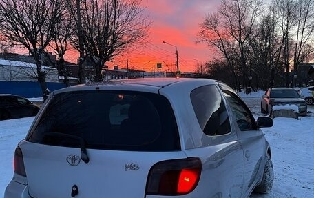 Toyota Vitz, 2000 год, 325 000 рублей, 1 фотография